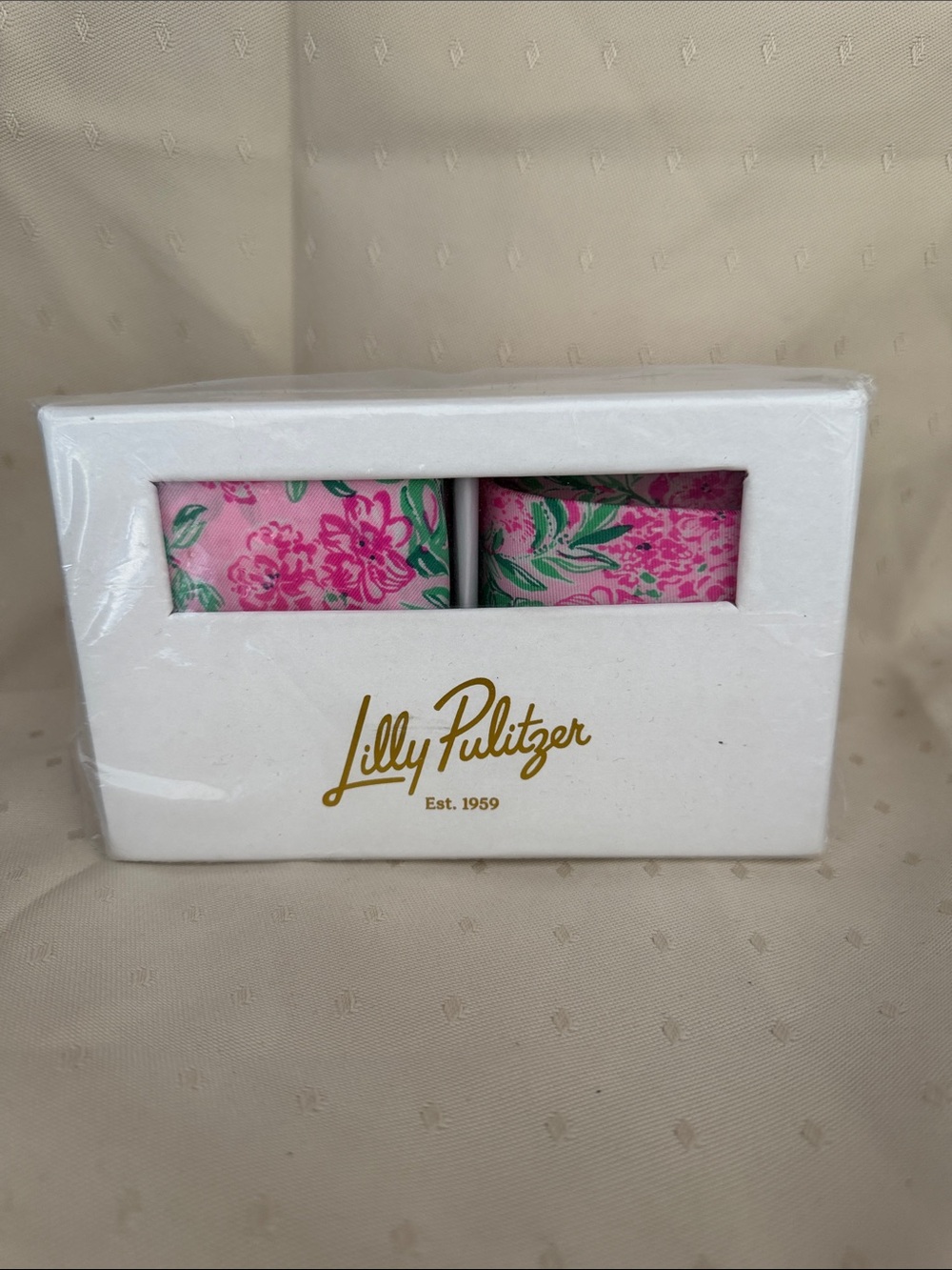 Lilly Pulitzer men’s tie in Conch Shell Pink and pocket square